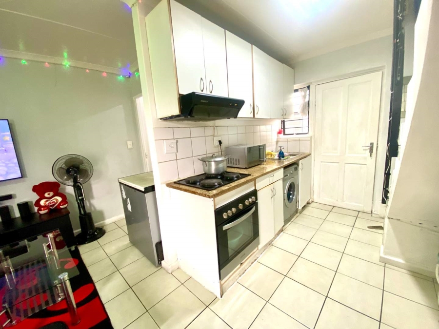 2 Bedroom Property for Sale in Maitland Western Cape